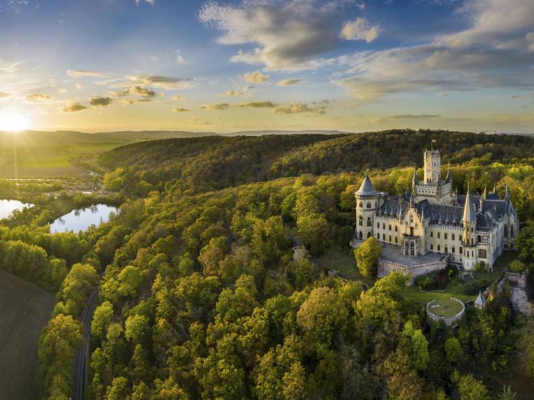 Schloss Marienburg von oben in Sommer